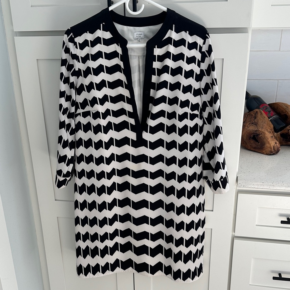 Black and White Crown & Ivy Chevron Dress